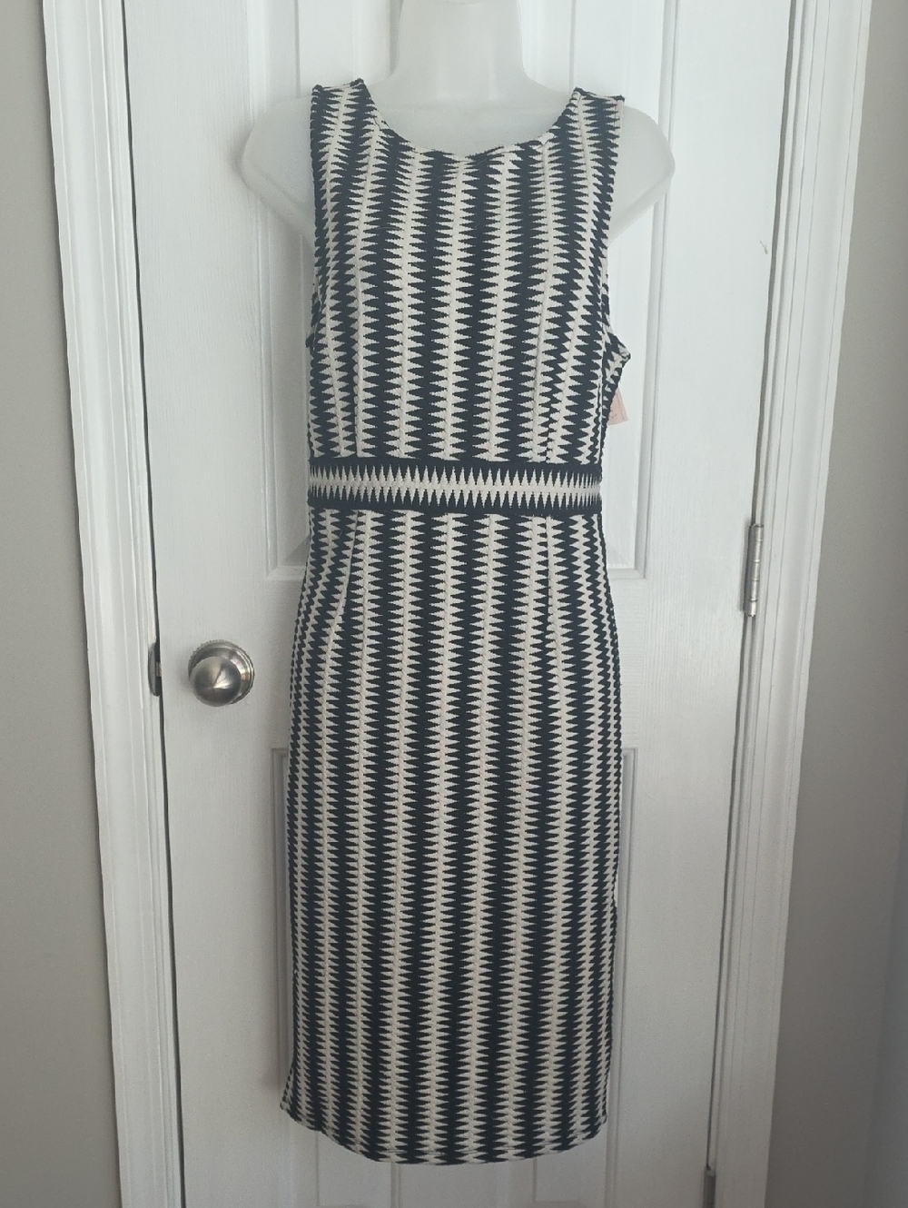 Philosophy Black and White Zigzag Midi Dress